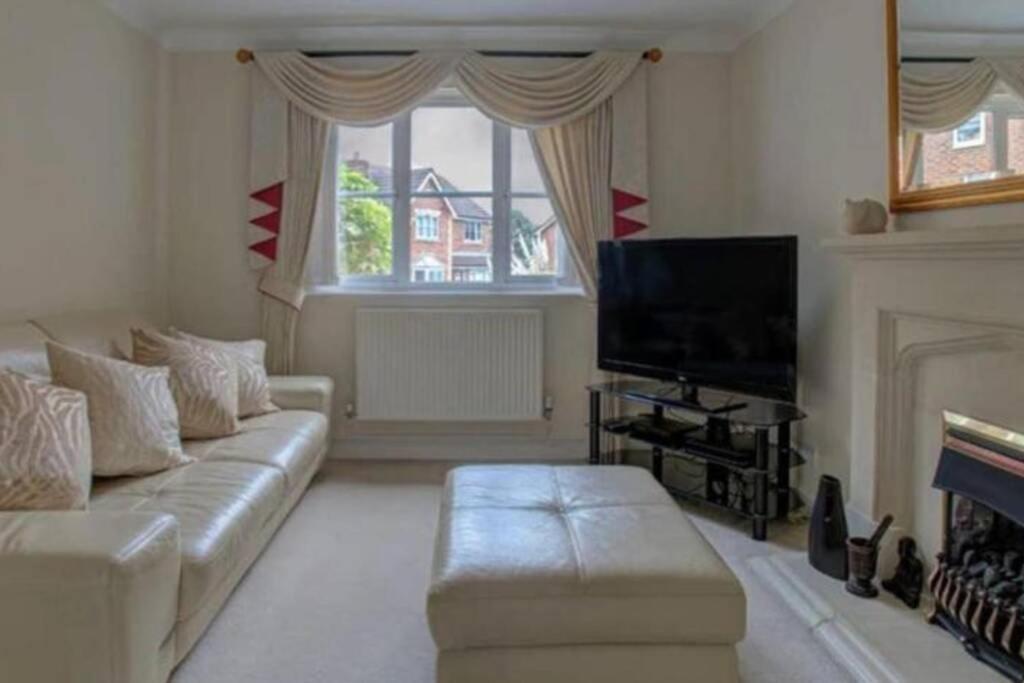 Luxury 4 Bedroom House Manchester Exteriör bild