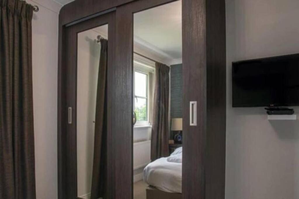 Luxury 4 Bedroom House Manchester Exteriör bild