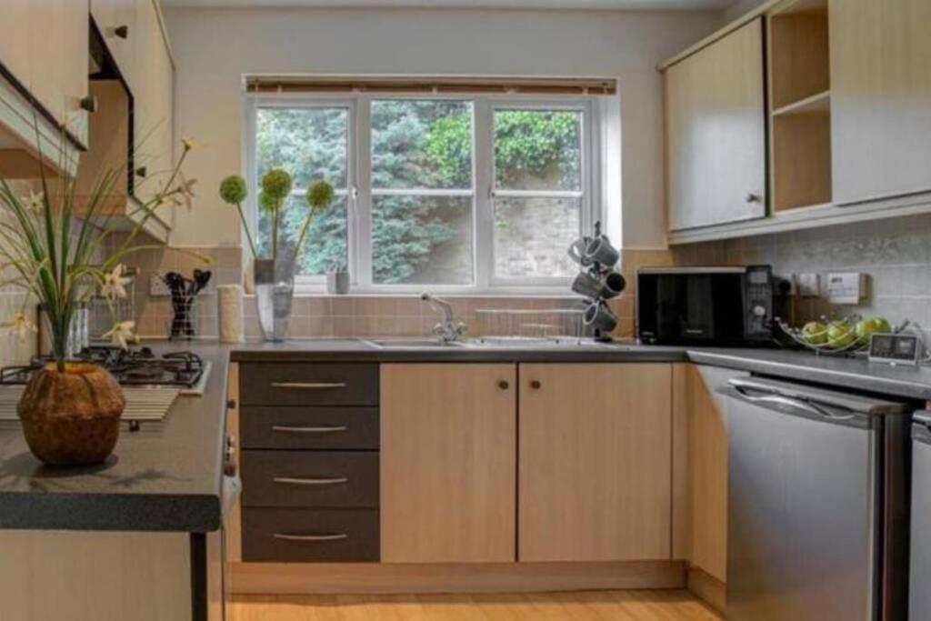 Luxury 4 Bedroom House Manchester Exteriör bild