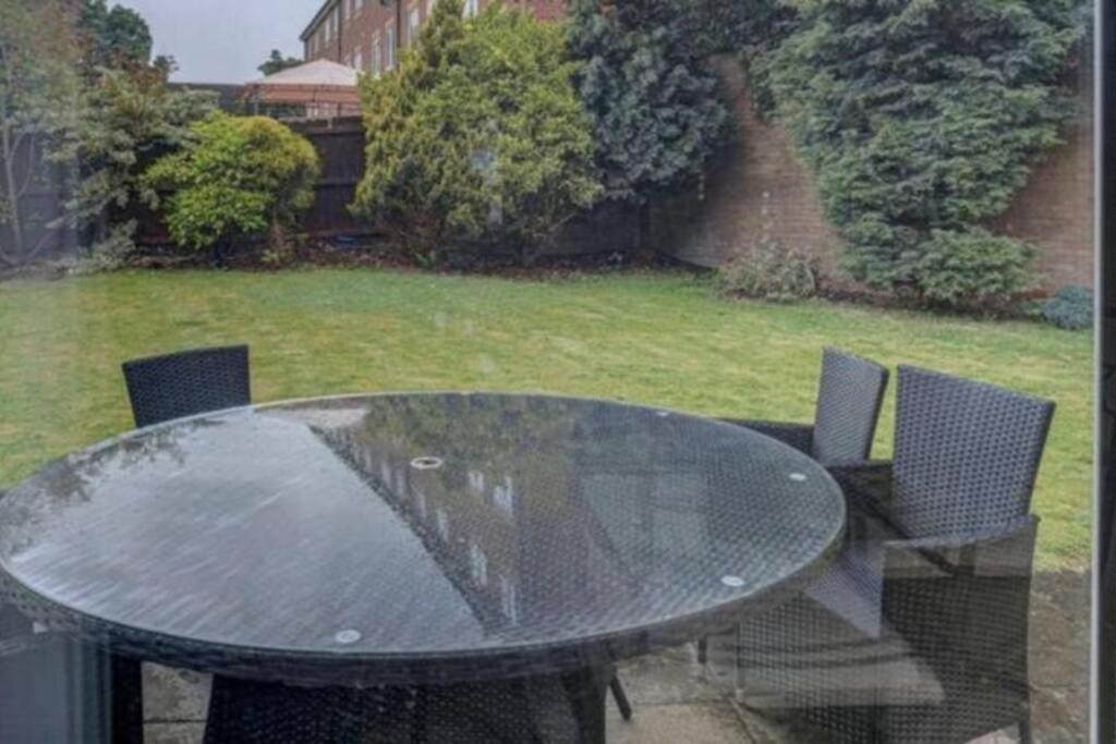 Luxury 4 Bedroom House Manchester Exteriör bild