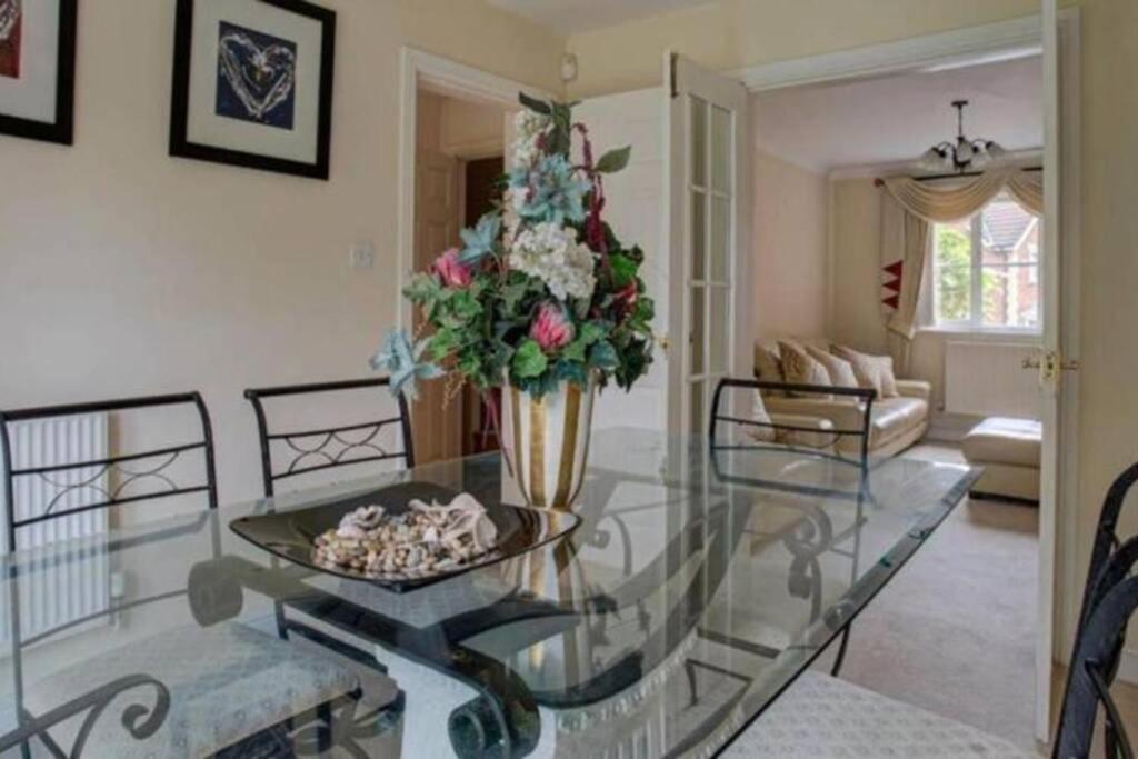 Luxury 4 Bedroom House Manchester Exteriör bild
