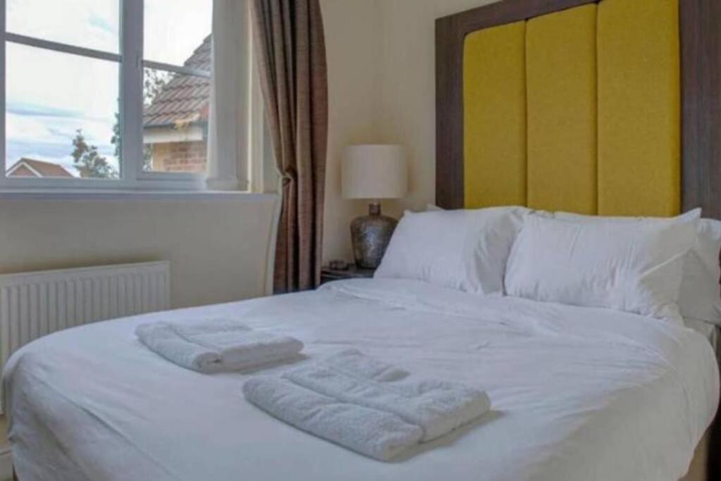 Luxury 4 Bedroom House Manchester Exteriör bild