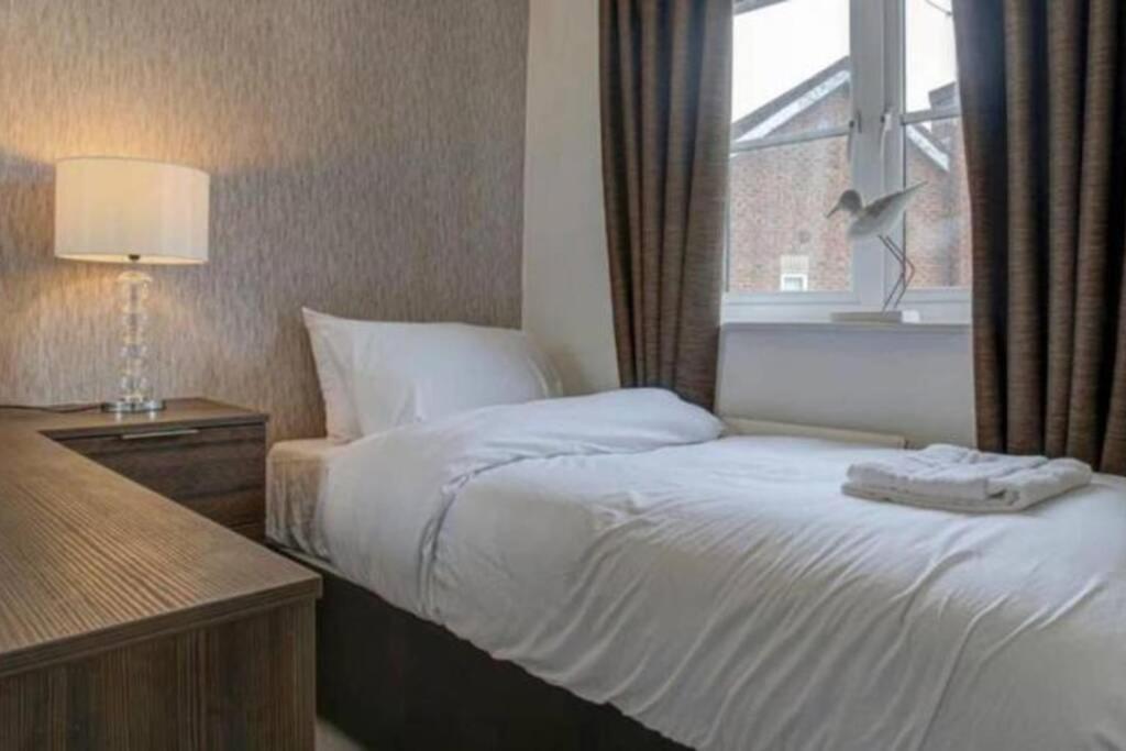 Luxury 4 Bedroom House Manchester Exteriör bild