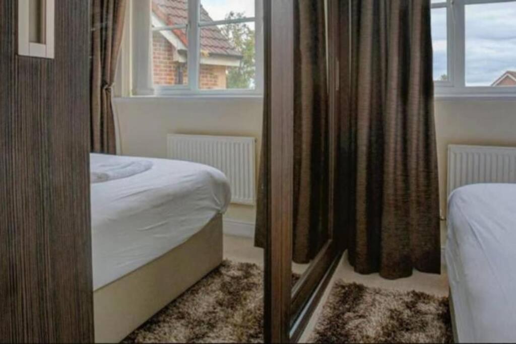 Luxury 4 Bedroom House Manchester Exteriör bild